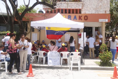Los venezolanos radicados en la zona conurbada Veracruz - Boca del Río participaron en las votaciones del llamado plebiscito sobre la Asamblea Constituyente, propuesta por el presidente Nicolás Maduro para reformar la Carta Magna, en una votación fuera del sistema electoral formal.