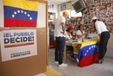 Los venezolanos radicados en la zona conurbada Veracruz - Boca del Río participaron en las votaciones del llamado plebiscito sobre la Asamblea Constituyente, propuesta por el presidente Nicolás Maduro para reformar la Carta Magna, en una votación fuera del sistema electoral formal.