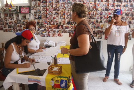 Los venezolanos radicados en la zona conurbada Veracruz - Boca del Río participaron en las votaciones del llamado plebiscito sobre la Asamblea Constituyente, propuesta por el presidente Nicolás Maduro para reformar la Carta Magna, en una votación fuera del sistema electoral formal.