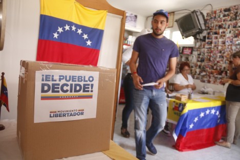 Los venezolanos radicados en la zona conurbada Veracruz - Boca del Río participaron en las votaciones del llamado plebiscito sobre la Asamblea Constituyente, propuesta por el presidente Nicolás Maduro para reformar la Carta Magna, en una votación fuera del sistema electoral formal. 