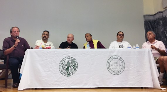 Panel de caricaturistas mexicanos durante el intercambio cultural-humorístico PUERTO RICO-MÉXICO ¡Ida y vuelta a todo humor!, conformado por: Luis Cariño, Alberto Morales, Pedro Sol, Arturo Yépez, Paco Baca y Sergio Iracheta.
