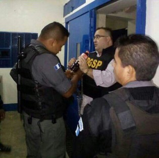 El exgobernador de Veracruz, Javier Duarte de Ochoa, es trasladado esta mañana hacia México, luego de que fuera entregado por las autoridades guatemaltecas a las mexicanas. 
