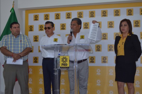 El Secretario General del PRD, Roberto Peña González, en conferencia de prensa informó que a partir de hoy harán circular la invitación formal a partidos políticos para que conformen el frente amplio para contender en las próximas elecciones federales.