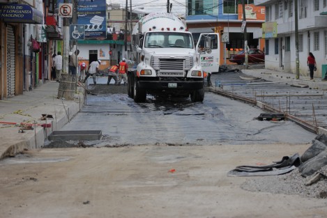 Van por el último tramo de la avenida Pípila.