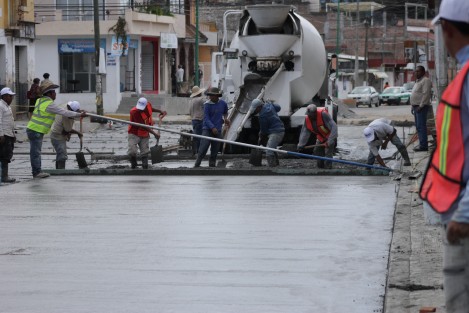 Van por el último tramo de la avenida Pípila.