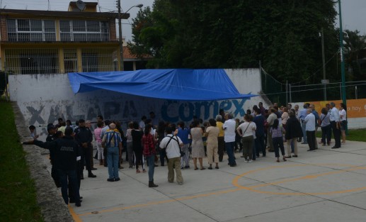 Ante la reciente ola de robos, vecinos de Circuito las Flores e Indeco Ánimas se reunieron con autoridades de la SSP para buscar solución al problema, ya que los delincuentes los tienen asoradas. Aseguran que la mayoría de los robos se cometen en el día, cuando ellos salen a trabajar.
