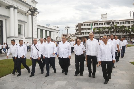 Se depositó una ofrenda floral en el monumento alexpresidente  Benito Juárez, con motivo de su 145 aniversario luctuoso. Participaron La Gran Lógia Masónica, SEMAR y autoridades municipales.
