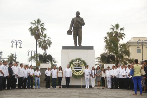 Se depositó una ofrenda floral en el monumento alexpresidente  Benito Juárez, con motivo de su 145 aniversario luctuoso. Participaron La Gran Lógia Masónica, SEMAR y autoridades municipales.