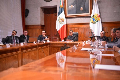 El Gobernador Yunes se reunió esta mañana con los dirigentes de la Unión Nacional de Avicultores, quienes manifestaron su interés en invertir más en Veracruz. 