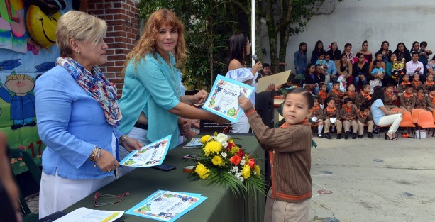 Entre los graduados del Jardín de niños Sinfonía Infantil, destaca la alumna Valeria Suárez, quien con su chispa e ingenio se alista para iniciar feliz su educación primaria.
