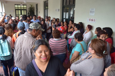 Integrantes de la organización Progresa México arribaron desde temprana hora al Palacio Municipal de Xalapa, y protestaron frente a las oficinas de Obras Públicas para pedir la realización de obras que benefician  que aseguran les  fueron prometidas por la actual administración. 