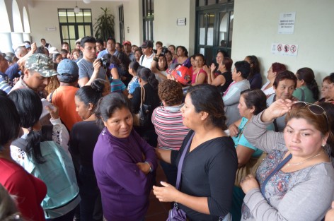 Integrantes de la organización Progresa México arribaron desde temprana hora al Palacio Municipal de Xalapa, y protestaron frente a las oficinas de Obras Públicas para pedir la realización de obras que benefician  que aseguran les  fueron prometidas por la actual administración. 