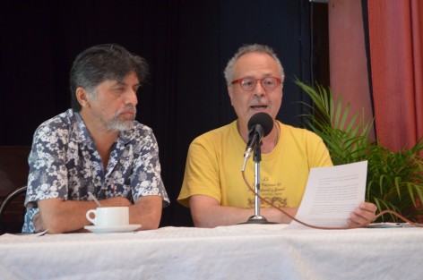 Integrantes de la comunidad  cultural y artística de Xalapa, manifestaron públicamante su inconformidad por la cancelación del programa artístico de la Feria del Libro Infantil y Juvenil Xalapa 2017, y exhortaron a las autoridades del IVEC a reconsiderar la medida.