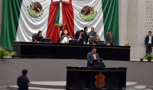 El diputado perredista Sergio Rodríguez Cortés solicitó en tribuna dejar sin efecto la moción de comisiones de diputados de su partido, aprobada en la sesión pasada, debido a que la misma no contó con el voto a favor  de la mayoría simple, ni de mayoría absoluta, por lo que la presidente de la mesa del Congreso informó que el tema deberá ser tratado por la Junta de Coordinación política. 