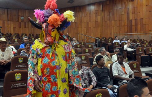 La diputada Yazmín de los Ángeles  Copete Zapot dijo en tribuna que Veracruz debe de estar orgulloso de todas las etnias que se encuentran en nuestro estado, y especial de la afrocaribeña; en este caso, habitantes de Coyolillo, quienes han mantenido sus raíces, para lo cual invitó  varias personas a la sesión de este martes.
