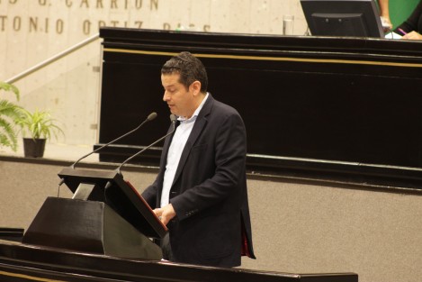 l diputado Juan Manuel del Castillo González, del Grupo Legislativo del Partido Revolucionario Institucional (PRI) presentó una iniciativa de Ley para la Atención y Protección a Personas con la Condición del Espectro Autista  (CEA) para el Estado de Veracruz, que busca proteger, garantizar y tutelar los derechos de personas autistas y los de sus familias, además de generar bancos de datos estadísticos y garantizar el acceso a la educación integral.