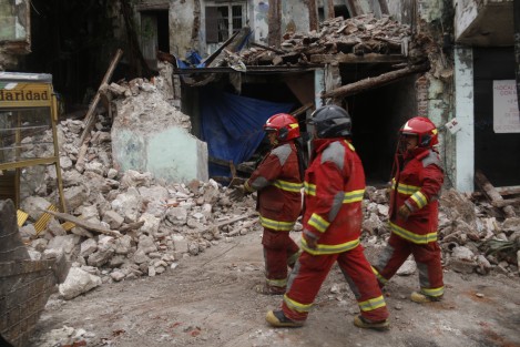 Bomberos y Protección Civil municipal acudieron al sitio en donde rescataron a una persona que dormía al interior del inmueble. La persona resultó ilesa.
