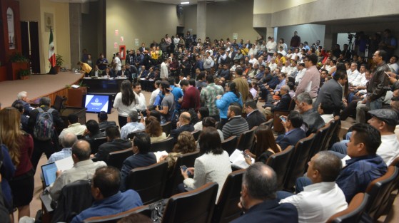 Entre drones, guaruras y muchos medios de comunicación se lleva a cabo la comparecencia del secretario de Seguridad Pública, Jaime Téllez Marie. quien repite gran parte del discurso de comparececias anteriores.