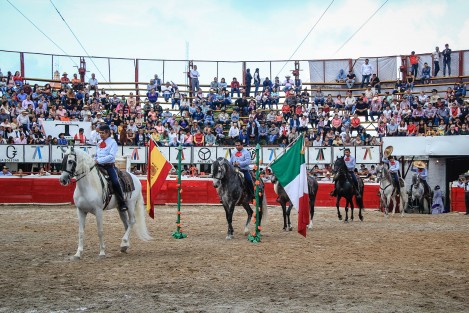 En la plaza de toros Alberto Balderas de Xico, Veracruz se llevó a la cabo la presentación de los Caballos Domecq y Escaramuzas como parte del programa de eventos artístiscos de la fiesta patronal en honor a Santa María Magdalena.
