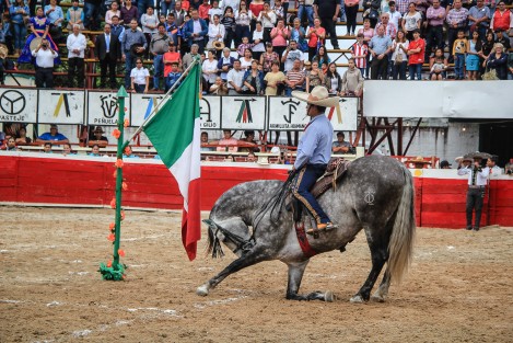 En la plaza de toros Alberto Balderas de Xico, Veracruz se llevó a la cabo la presentación de los Caballos Domecq y Escaramuzas como parte del programa de eventos artístiscos de la fiesta patronal en honor a Santa María Magdalena.