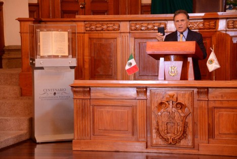 El gobernador Miguel Ángel Yunes Linares emitió un mensaje, en donde dijo que solicitará a la PGR que lo llame a declarar como testigo en caso Duarte, pues cuenta con videos que él mismo grabó de conversaciones con los <em>cómplices</em> del ex mandatario, por lo que las mismas son pruebas lícitas. 