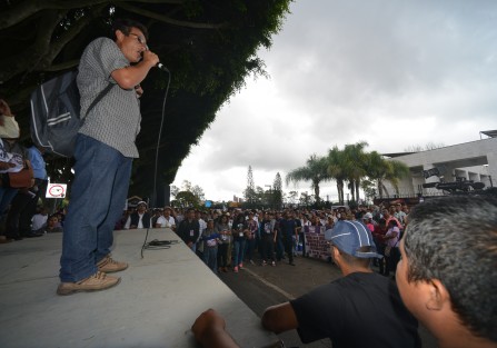 Los manifestantes de la CNTE -MMPV indicaron que su movilización es contra el Gobierno Federal y que solamente realizarían un mitin, sin embargo su presencia frente al Palacio  Legislativo provocó que se restringiera el acceso al recinto. 
