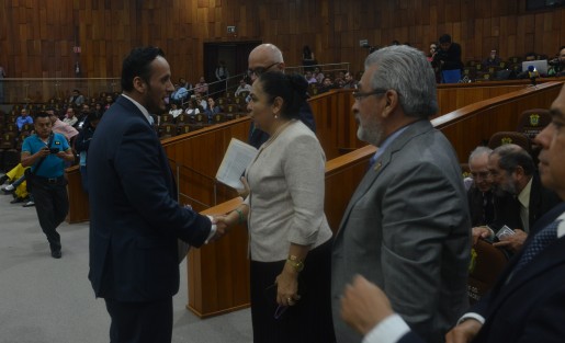 Por unanimidad fue aprobada la autonomía presupestaria para la Universidad Veracruzana, de manera gradual, iniciando en 2018 con el 3% hasta alcanzar el 4% en 2023. 