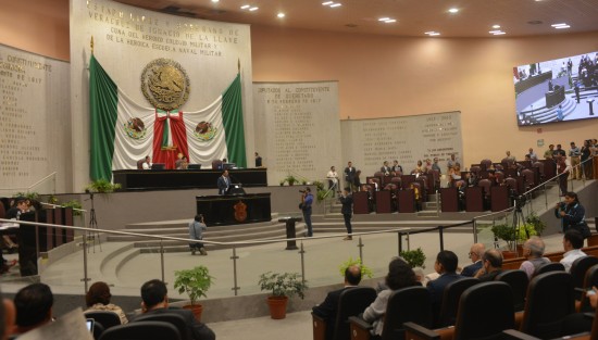 La LXIV Legislatura de Veracruz dio entrada a la iniciativa con proyecto de Ley del Sistema Estatal Anticorrupción que tiene como propósito establecer los mecanismos de coordinación entre los diversos órganos de combate a la corrupción en el Estado y los municipios; las bases mínimas para la prevención de hechos de corrupción y faltas administrativas; las disposiciones para la emisión de políticas públicas integrales en el combate a la corrupción, así como en la fiscalización y control de los recursos públicos.