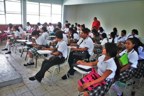 Más de treinta y ocho mil alumnos, salieron de vacaciones en este municipio, esto de acuerdo a lo programado en el calendario oficial de la Secretaría de Educación Pública, la cual marca el periodo vacacional a partir de esta semana.