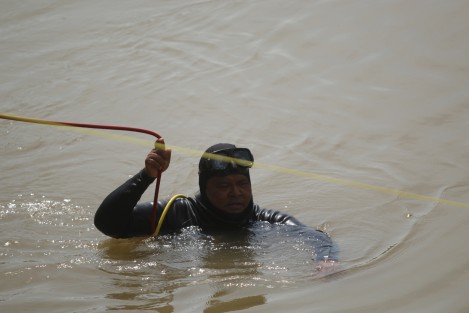 Se realizan trabajos de colocación de conchacreto en los márgenes del río Jamapa, a la altura de la comunidad de Playa de Vacas en el municipio de Medellín, con la finalidad de prevenir el deslave de las orillas y de está forma evitar accidentes. Los trabajos son realizados por CONAGUA. 