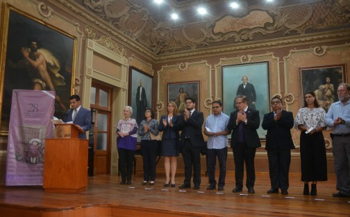Parece que hasta el cielo lloró ante la ausencia de programa artístico en la Feria Nacional del Libro Infantil y Juvenil, por lo que la inauguración tuvo que realizarse en el  Paraninfo de Colegio Preparatorio.