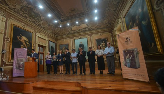 Parece que hasta el cielo lloró ante la ausencia de programa artístico en la Feria Nacional del Libro Infantil y Juvenil, por lo que la inauguración tuvo que realizarse en el  Paraninfo de Colegio Preparatorio.