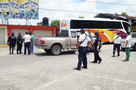 Luego de que un hombre fuera baleado en la zona del Libramieto,se montó un operativo en entradas a la ciudad de Tlapacoyan para tratar de dar con los agresores. 