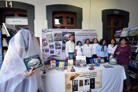Como cada año, participa en la Feria Nacional del Libro Infantil y Juvenil Xalapa 2017 el área de Ediciones y Publicaciones del Ayuntamiento de Xalapa. En las instalaciones del Colegio Preparatorio de Xalapa se puede adquirir los libros la colección del fotógrafo Héctor Montes de Oca, la reedición de Historias, cuentos y leyendas de Xalapa, con el nombre de Sonido del agua y la arena; Apostillas de un viaje sin retorno, de Denis Hailet Ríos del Valle; La prensa que tenemos, del periodista Israel Hernández Roldán; Historias de niñas extraordinarias, libro impulsado por el Instituto Municipal de las Mujeres de Xalapa, y Los Ilustres Xalapeños, del fotoperiodista Luis Ayala.
