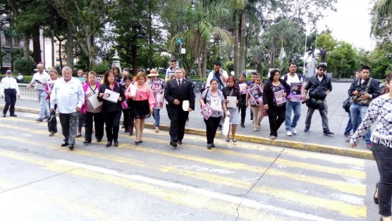 Familiares de desaparecidos anunciaron que procederán a denunciar al exgobernador de Veracruz, Javier Duarte, y al exsecretario de Seguridad Pública, Arturo Bermúdez Zurita, ante instancias internacionales por crímenes de lesa humanidad. 