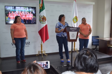 Alumnas de la Licenciatura en trabajo social de la UPAV, en conferencia de prensa informaron sobre la muestra gastronómica que llevarán a cabo el próximo domingo en El Lencero, municipio de Emiliano Zapata, donde también contarán con artesanía, dulces típicos y variedad musical, invitan al público a asistir y disfrutar de la comida regional.