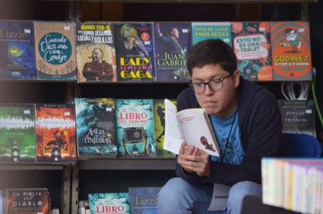 Asistentes a l Feria del libro Infantil y juvenil disfrutaron de una tranquila mañana donde puedieron disfrutar de la lectura, presentaciones de libros y recorrer los diferentes stands de las editoriales que participan. 