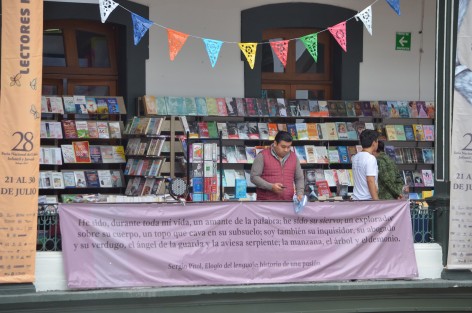 Asistentes a l Feria del libro Infantil y juvenil disfrutaron de una tranquila mañana donde puedieron disfrutar de la lectura, presentaciones de libros y recorrer los diferentes stands de las editoriales que participan. 