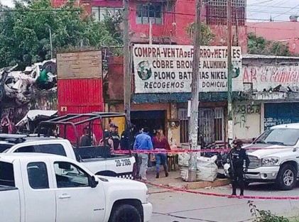 El propietario de un negocio de compra de chatarra ubicado en la Avenida México de la colonia Revolución de la ciudad de Xalapa, fue asesinado por desconocidos armados, que tras de los hechos, huyeron.  