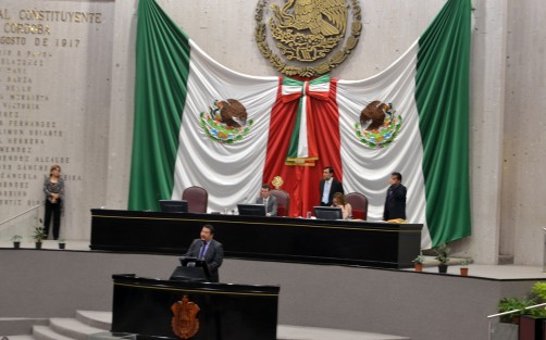 Durante la sesión del Congreso del Estado de este martes se dio entrada a la iniciativa del gobernador Miguel Ángel Yunes Linares para realizar acciones en cuanto a la reestructuración de la deuda del estado, en la cual se contempla la creación de un fideicomiso.