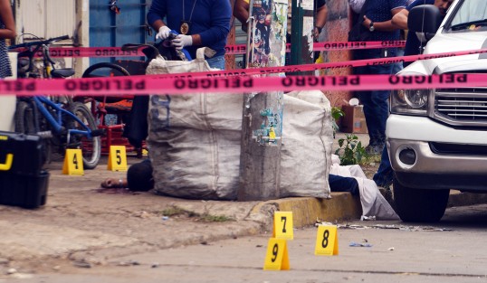 El propietario de un negocio de compra de chatarra ubicado en la Avenida México de la colonia Revolución de la ciudad de Xalapa, fue asesinado por desconocidos armados, que tras de los hechos, huyeron. 