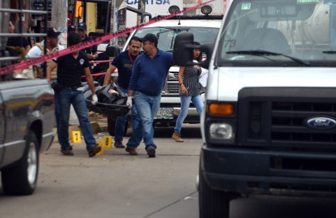 El propietario de un negocio de compra de chatarra ubicado en la Avenida México de la colonia Revolución de la ciudad de Xalapa, fue asesinado por desconocidos armados, que tras de los hechos, huyeron. 
