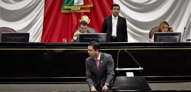El diputado Fernando Kuri responsabilizó desde la tribuna del Congreso, al titular de la SSP, Jaime Téllez, de lo que pudiera  ocurrirles a los integrantes del grup mixto Juntos por Veracruz, luego de las acusaciones que el secretario les hiciera durante su comparecencia ante la LXIV Legislatura.  
