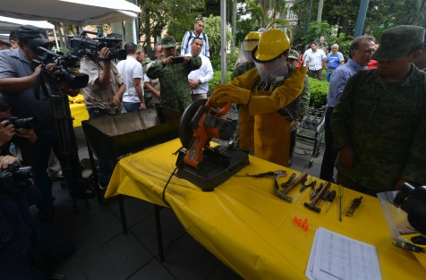 La mañana de este miércoles se llevó a cabo en el parque Juárez de Xalapa, la destrución de armamento confiscado a la delincuencia, por parte del Ejército Mexicano.  En el evento estuvieron presentes las máximas autoridades estatales y municipales.   