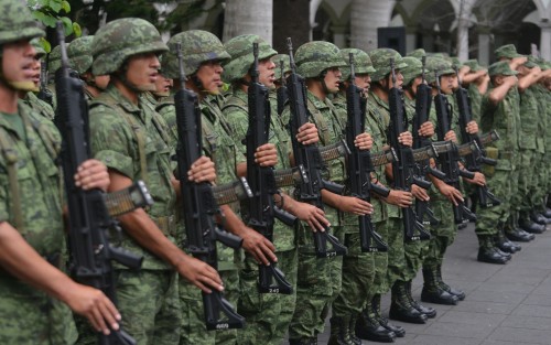 La mañana de este miércoles se llevó a cabo en el parque Juárez de Xalapa, la destrución de armamento confiscado a la delincuencia, por parte del Ejército Mexicano. En el evento estuvieron presentes las máximas autoridades estatales y municipales. 