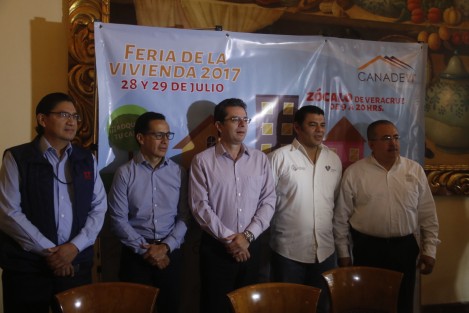El delegado del INFONAVIT en Veracruz, Josè Treviño, anunció la Feria de la Vivienda 2017 que se realizará los días 28 y 29 de julio en el zócalo de la ciudad.