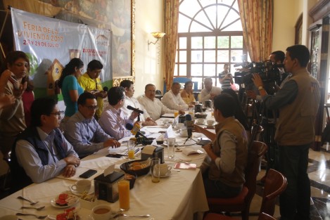 El delegado del INFONAVIT en Veracruz, Josè Treviño, anunció la Feria de la Vivienda 2017 que se realizará los días 28 y 29 de julio en el zócalo de la ciudad.