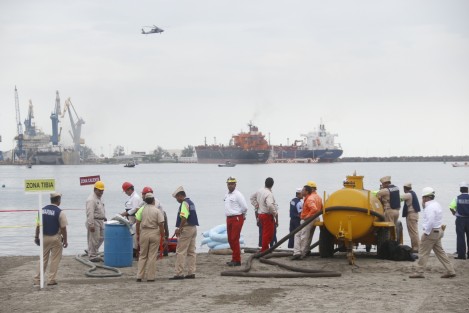 La Secretaría de Manira en conjunto con PC, Acuario de Veracruz, Cruz Roja, UV y PEMEX, participaron en un simulacro de derrame y recuperación de combustible en Playa Regatas. El operativo causó molestia entre los turistas pues no se les restringió el acceso a la playa.