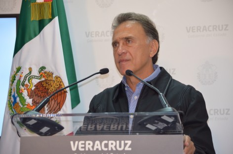 El gobernador Miguel Ángel Yunes exhortó  al Congreso de la Unión para que convoquen a periodo extraordinario de sesiones, se apruebe la Ley de Seguridad interior, y clasifique como delitos graves la portación de armas de fuego y el robo de combustible.
