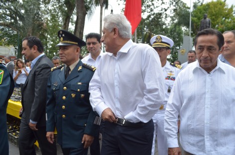El Secretario de Seguridad Pública, JaimeTéllez Marié, en la destrucción de armas en el parque Juárez.
